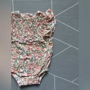 Rabbit + Bear|Baby girl ditsy Floral Pink Ruffle onesie romper with smocking•••